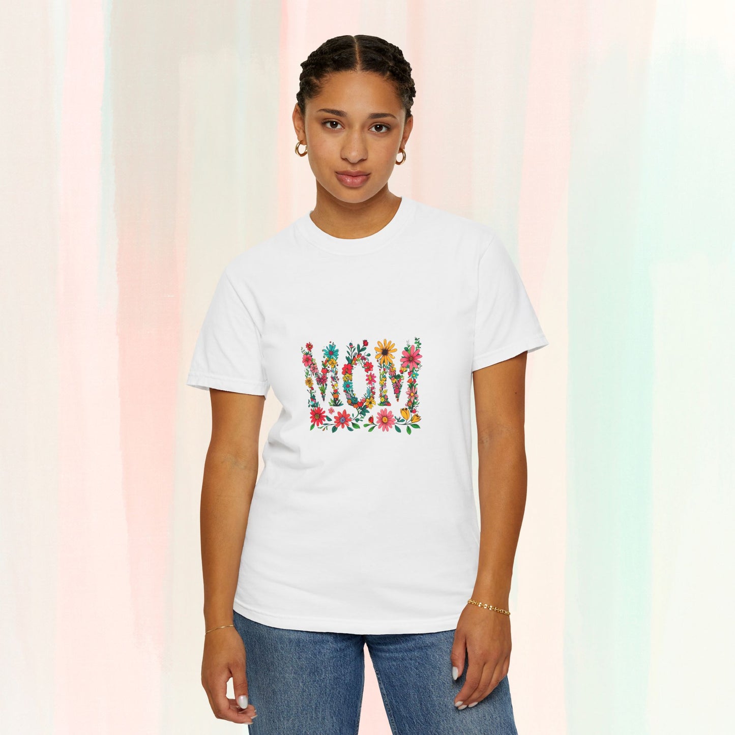 Floral 'Mom' T-Shirt for Moms, Casual Summer Tee, Unisex Flower Graphic Shirt, Everyday Wear